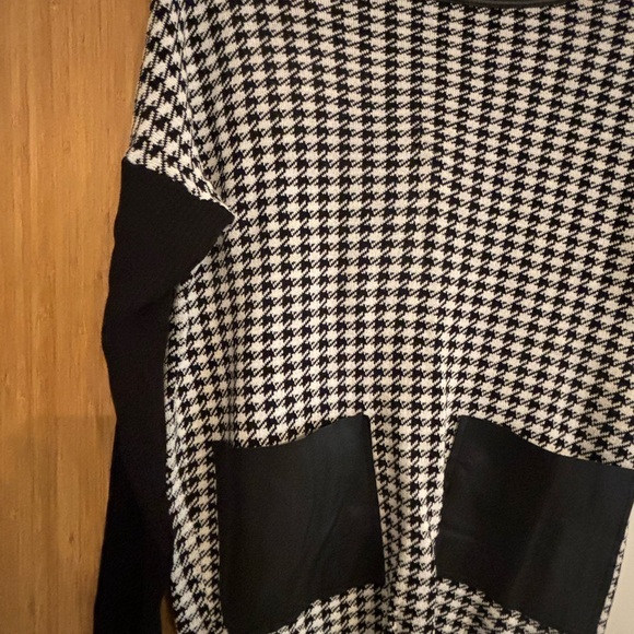 Suzy Shier sweater - Picture 3 of 3